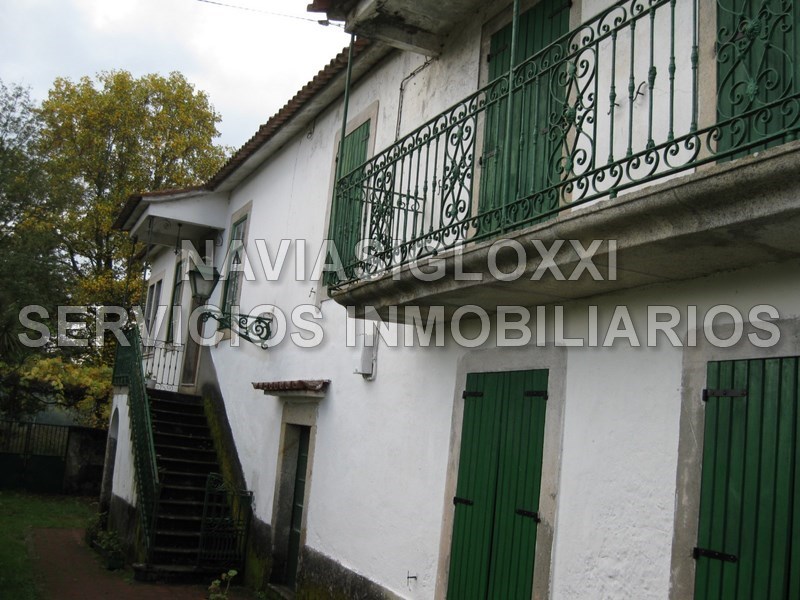 Casa para reformar con terreno de 9.400m2