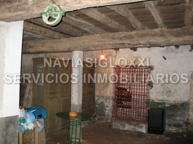 Casa para reformar con terreno de 9.400m2