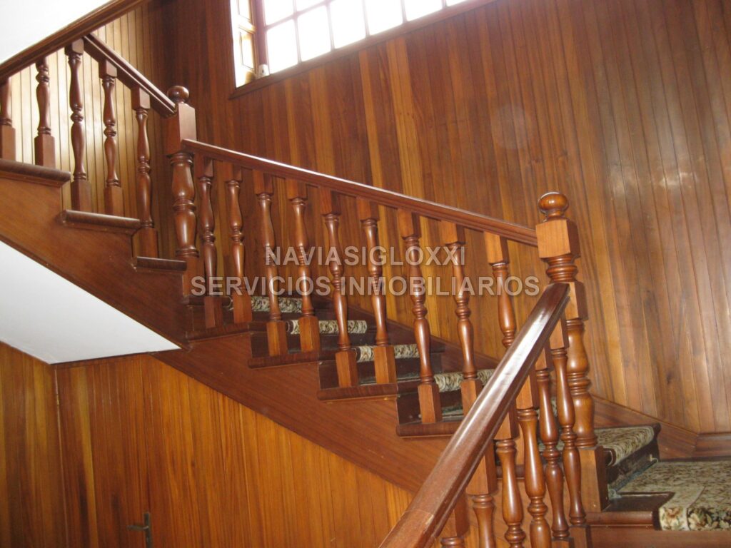 Casa de 474 m2, con más de 5.000 m2 de finca urbanizable