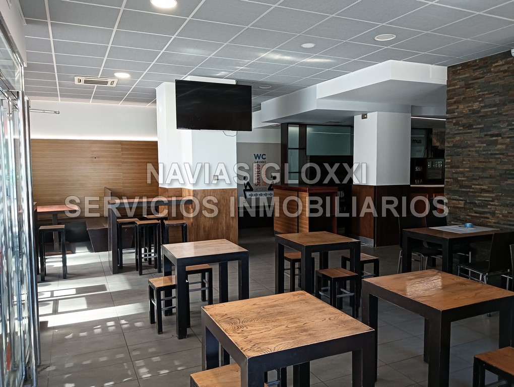 Oportunidad. Bajo más entreplanta, equipado para negocio de hostelería