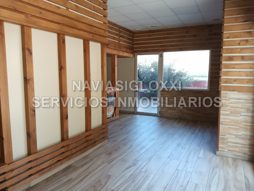 Bajo acondicionado al lado del gran parque infantil de Navia