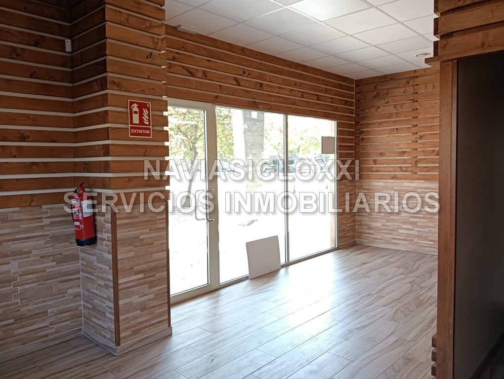 Bajo acondicionado al lado del gran parque infantil de Navia
