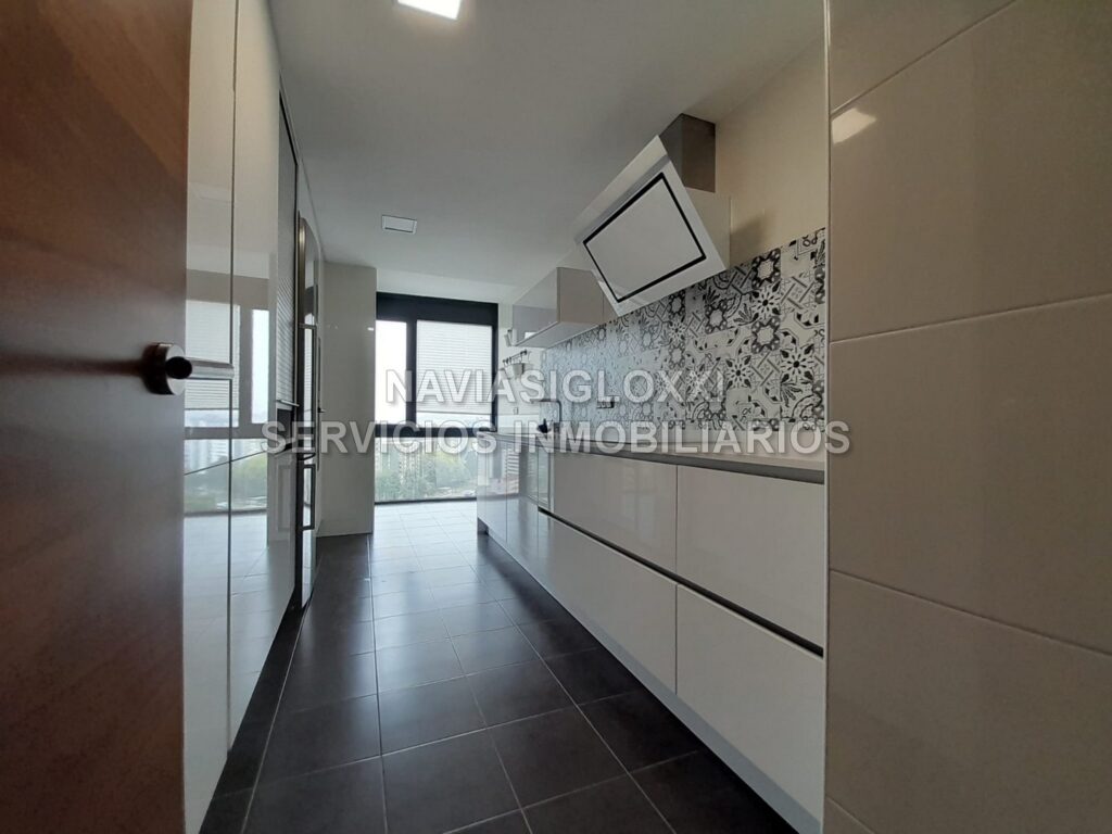 Piso de 3 dormitorios con 2 plazas de garaje