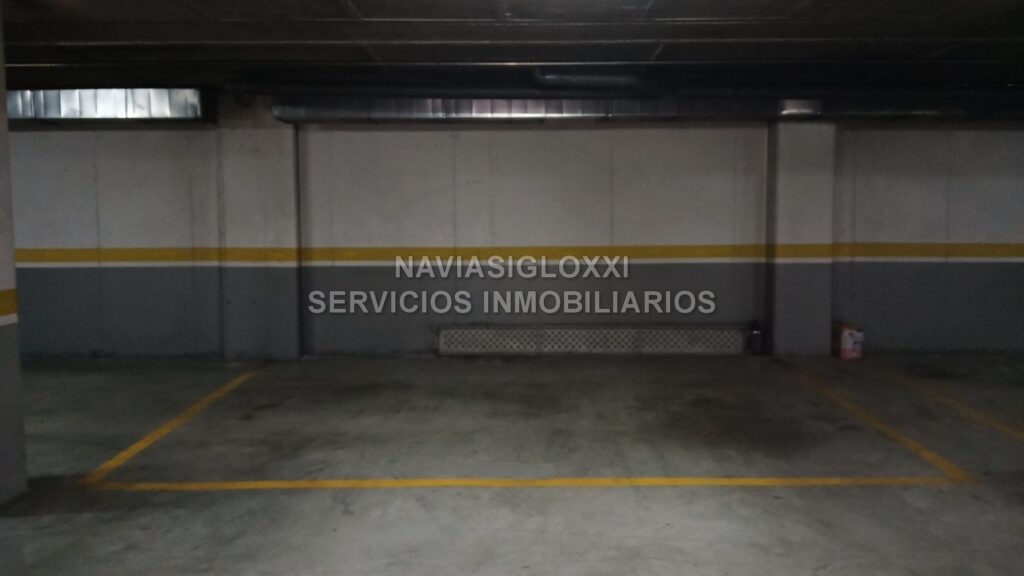 Plaza de garaje grande en Teixugueiras
